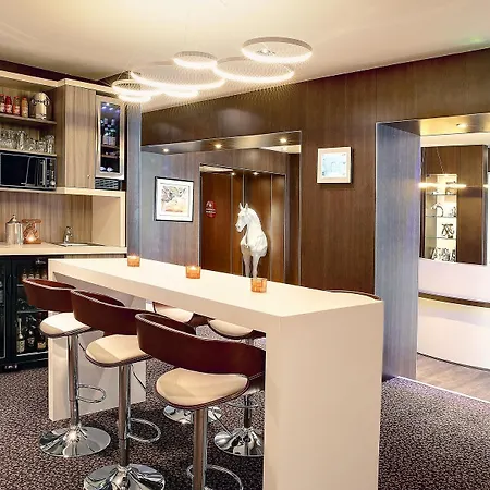 Western Premier De La Poste & 4*