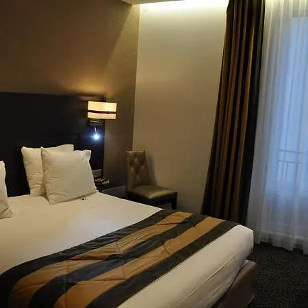 Western Premier De La Poste & 4*