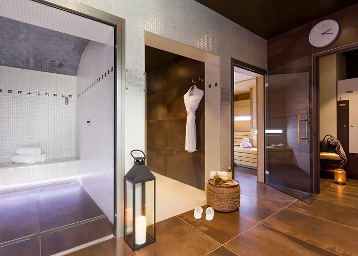 Western Premier De La Poste & 4* Troyes