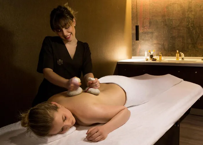 Western Premier De La Poste & 4* Troyes