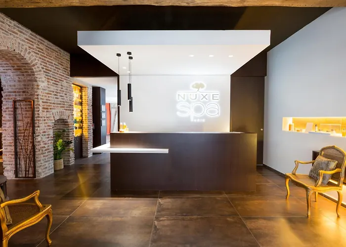 Western Premier De La Poste & 4* Troyes