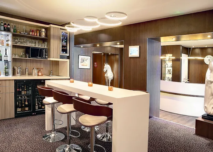 Western Premier De La Poste & 4*