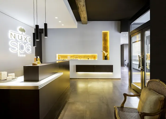 Western Premier De La Poste & 4* Troyes